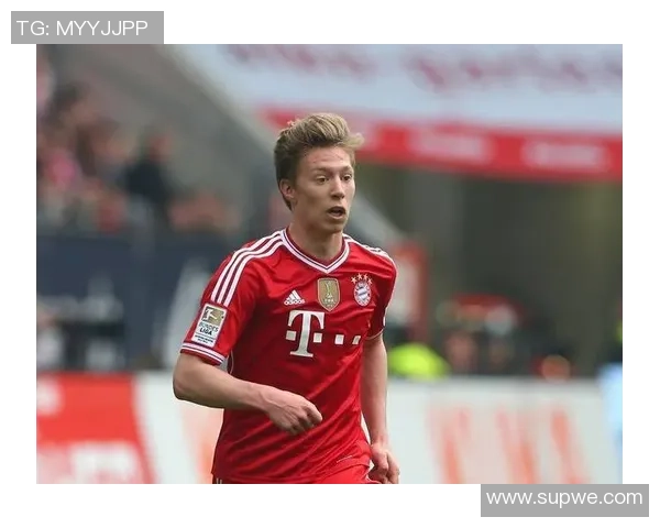 拜仁足球明星们的精彩瞬间：球场内外的奋斗与荣耀