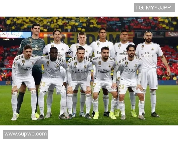 足球巨星巅峰对决 球场上谁才是王者之选