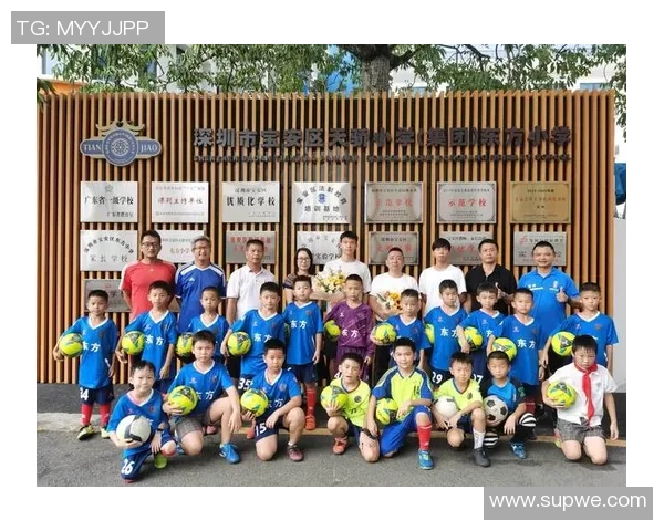 足球憨憨球星的成长历程与场上独特魅力揭秘