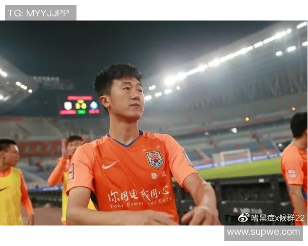 足球球星CC的传奇故事与职业生涯回顾：从青训到世界舞台的飞跃