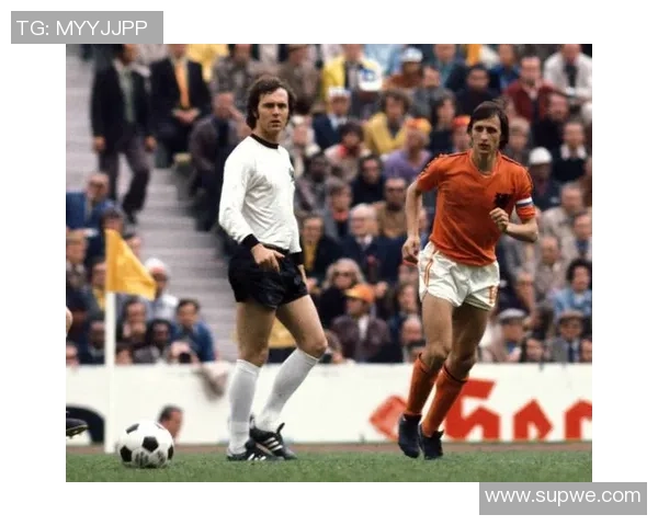 足球黄金时代回忆：老一代球星合影记录传奇时光